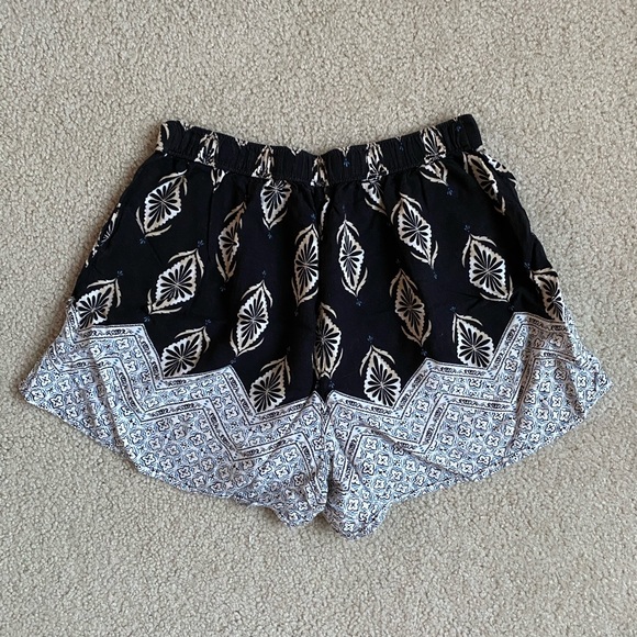 Shorts - Picture 2 of 3